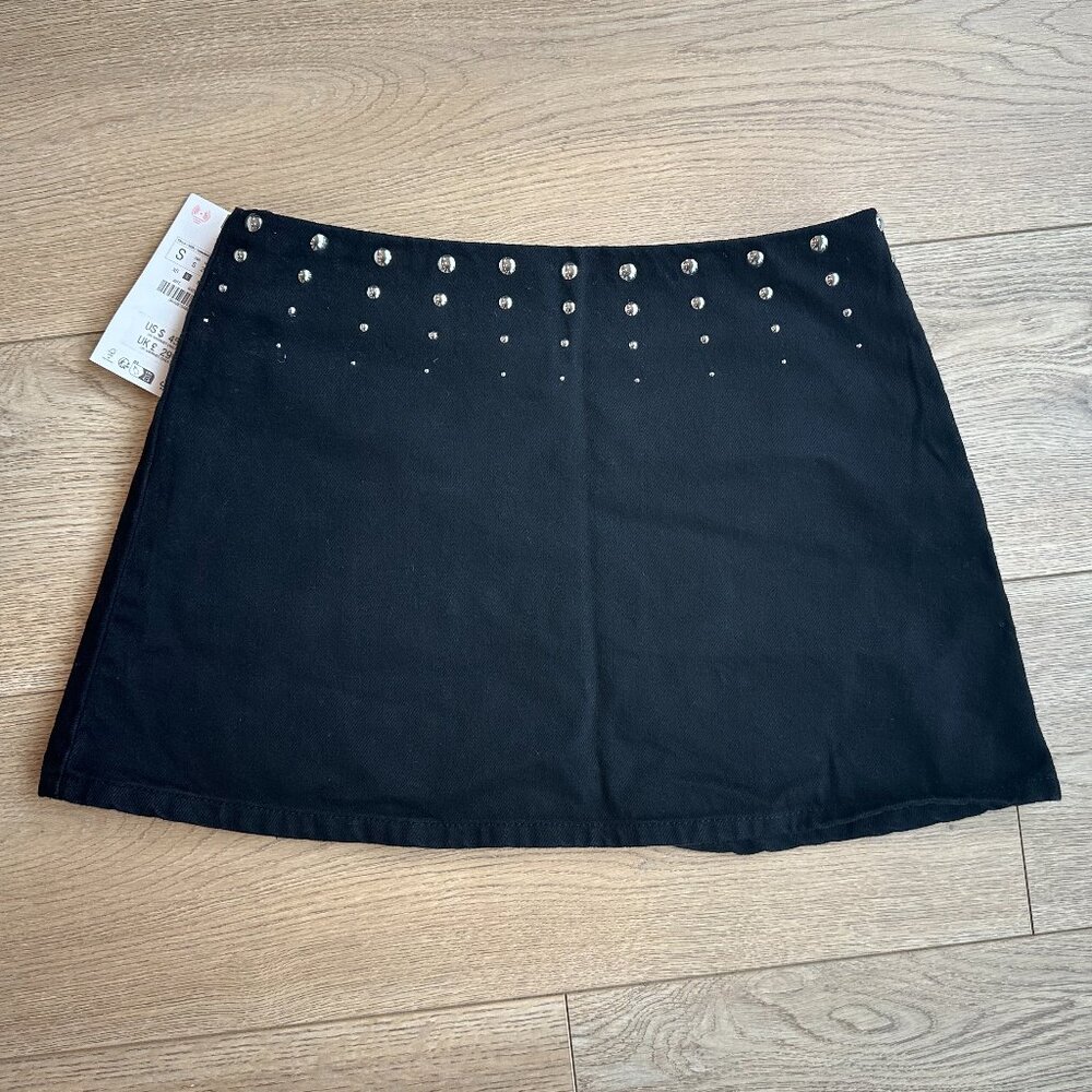NWT Zara Black Studded Denim Mini Skirt – Size Small